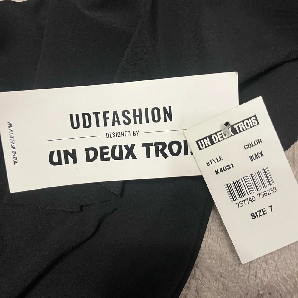 Un Deux Trois description girl